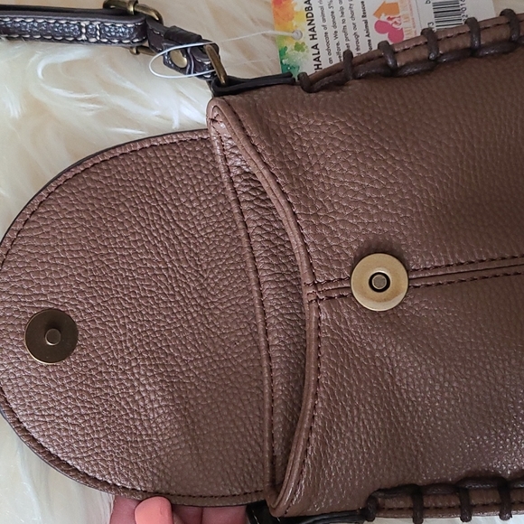 Chala Vegan Leather Crossbody bag - Picture 7 of 10